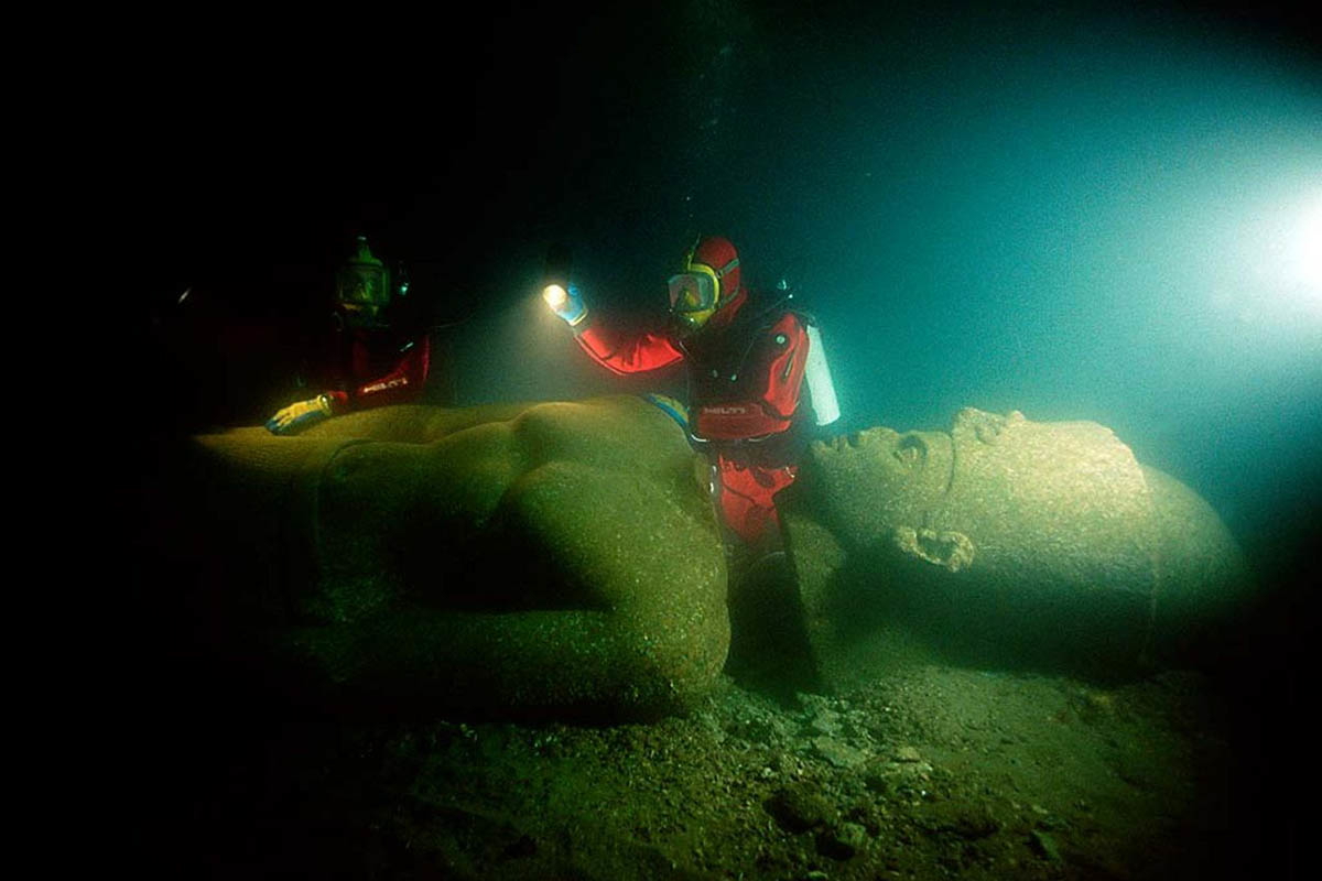 thonis heracleion red granite statue