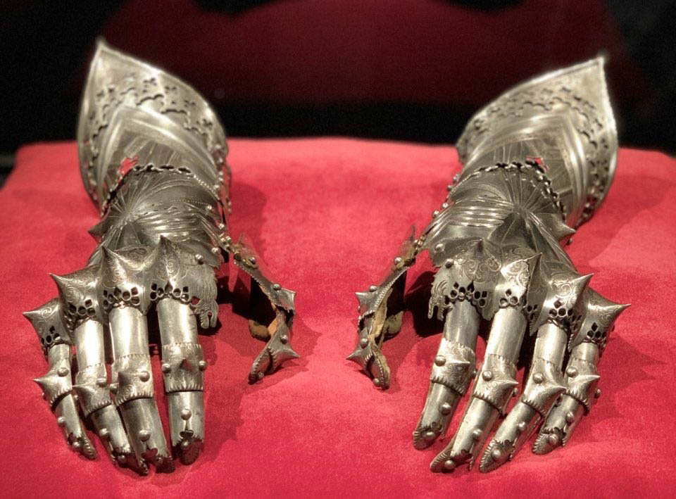 maximilian gauntlets