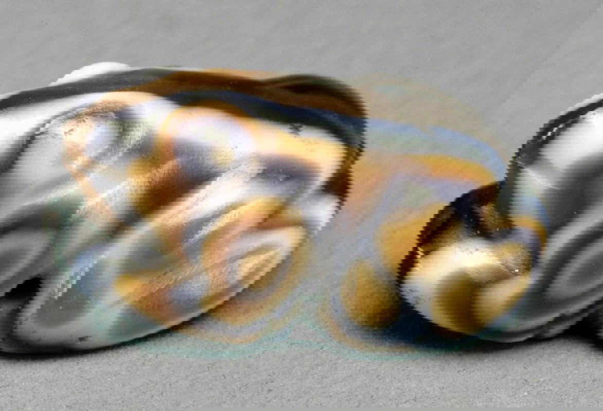 akkadian frog amulet agate