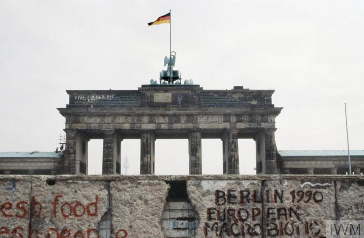 british army photographer berlin wall photo