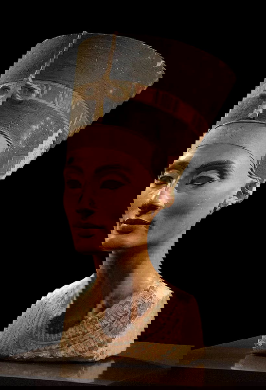queen nefertiti statue egyptian art