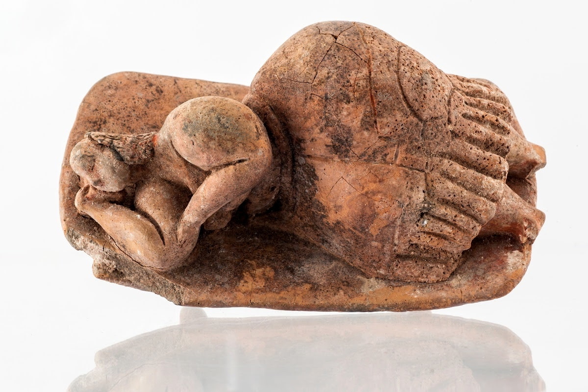 sleeping lady malta sculpture