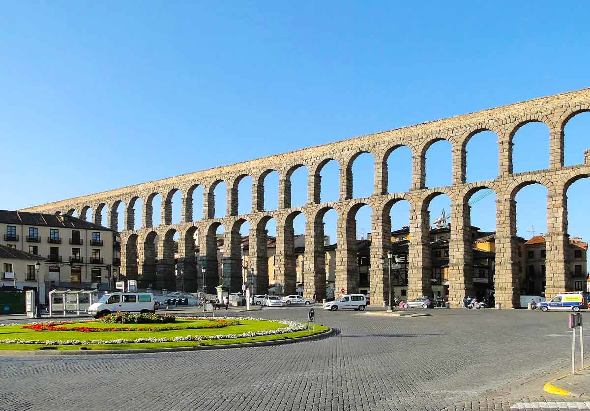 photo of aqueduct in segovia 