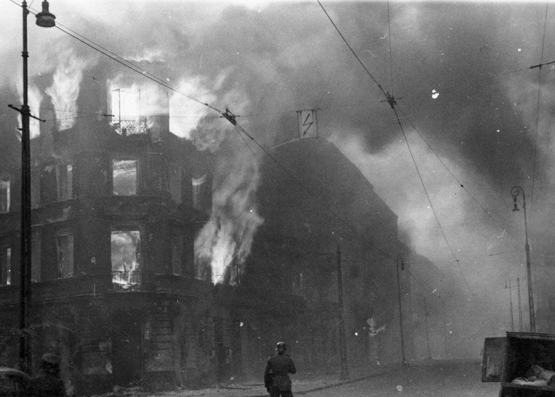 burning ghetto warsaw uprising