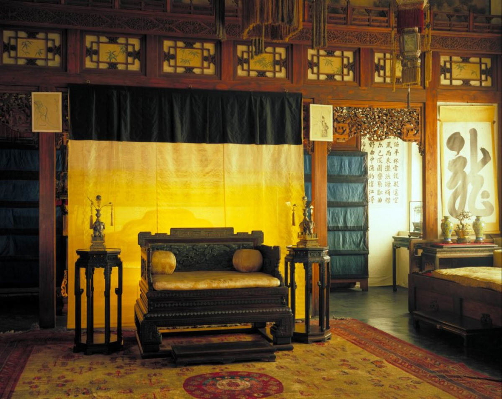ruling behind the curtain eastern warmth chamber photo