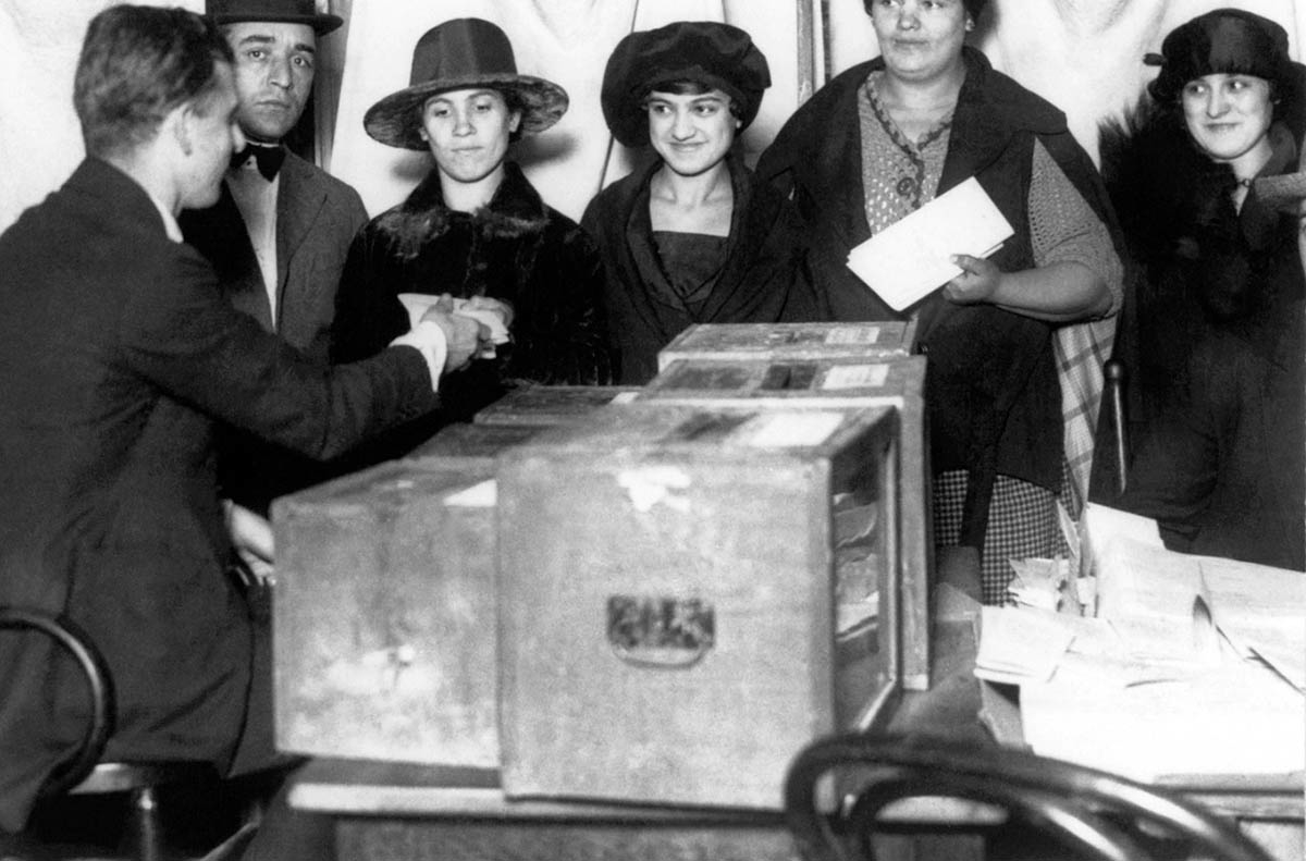 women vote first time 19th amendment photo 1920