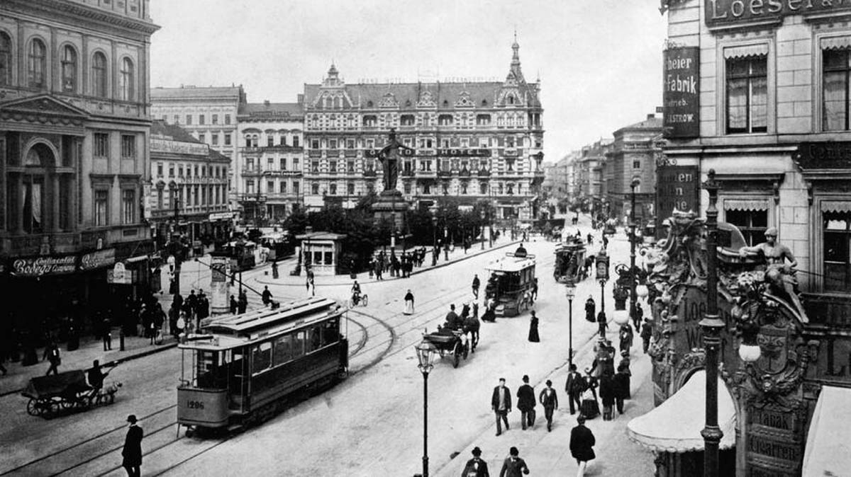 berlin alexanderplatz 1900 urbanization
