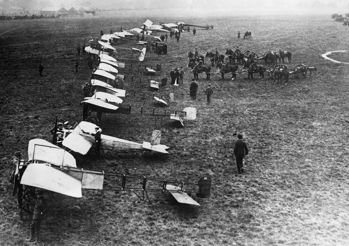 fighter pilot prepare airfield