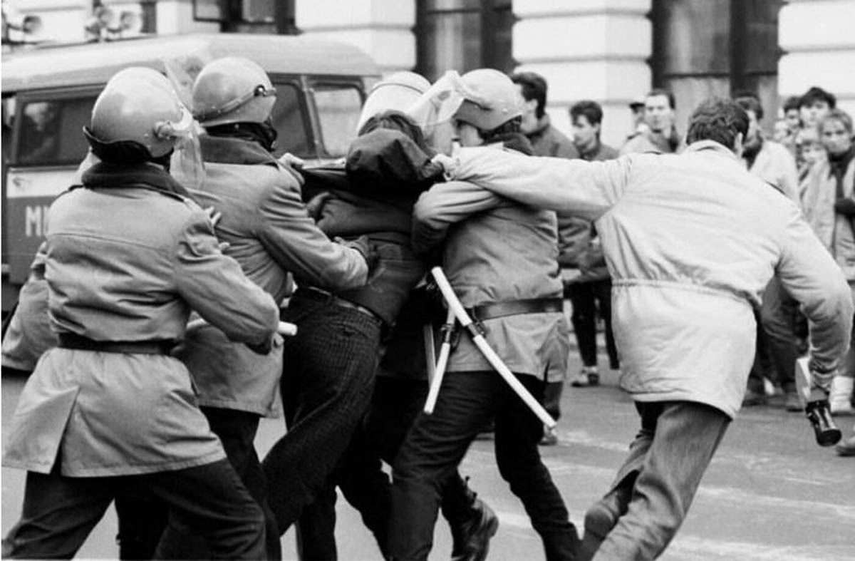 jaroslaw stachowicz zomo students suppression photo