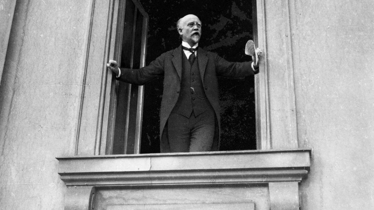 phillip scheidemann proclaims weimar republic 1918