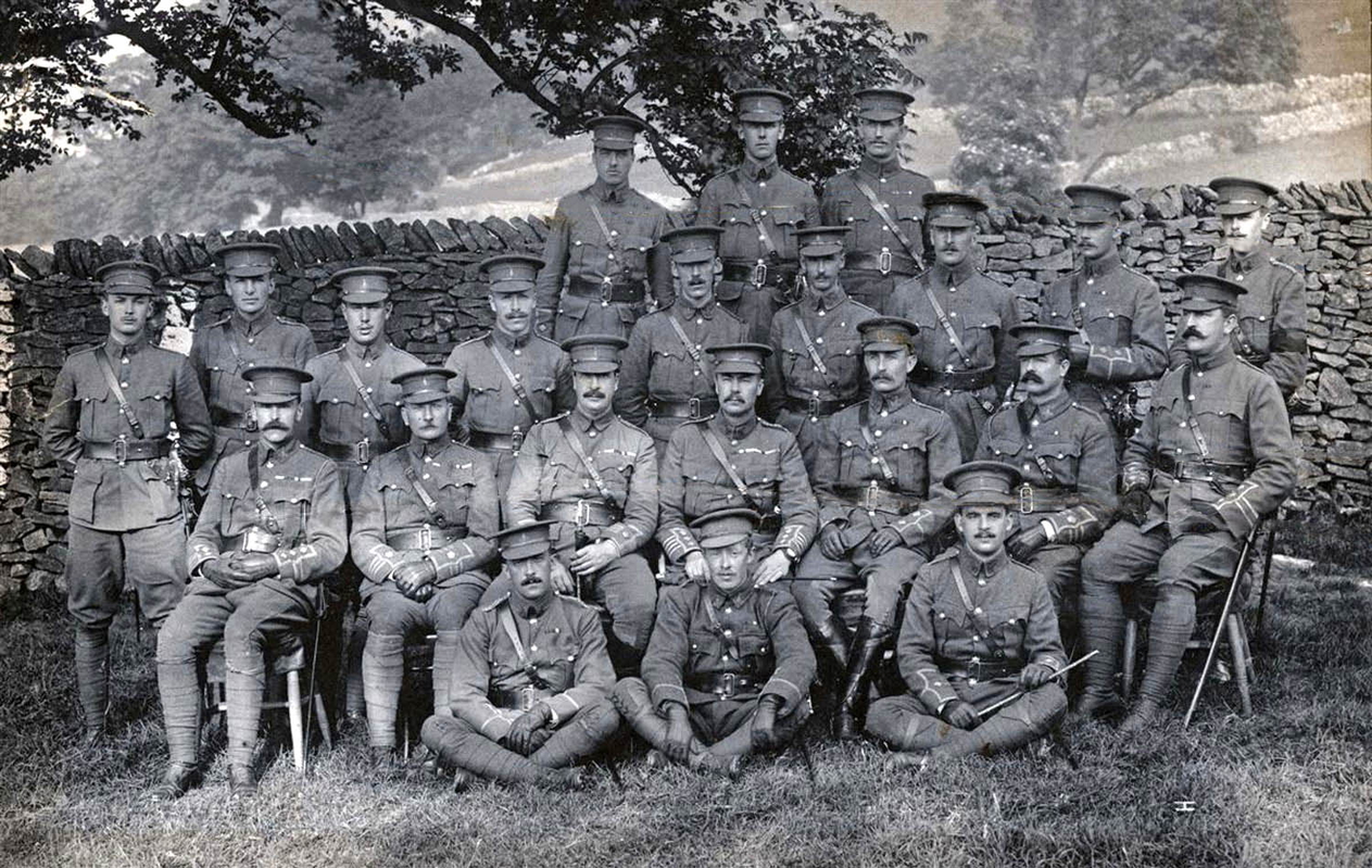 regiment posing first world war