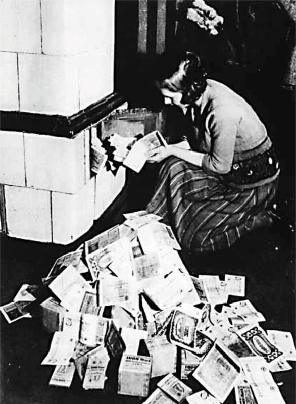 weimar republic hyperinflation burning money