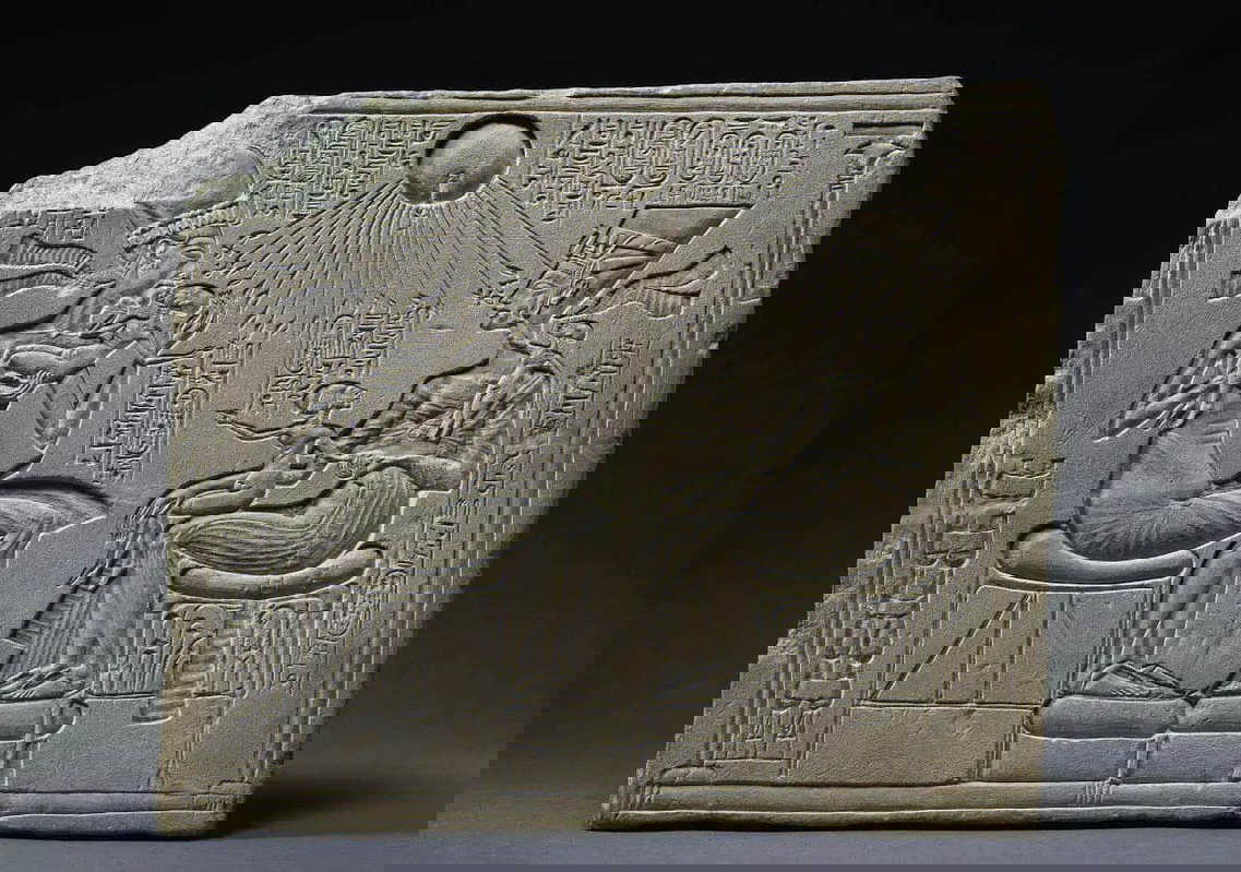 altar akhenaten nefertiti three daughters ankhesenamun aten