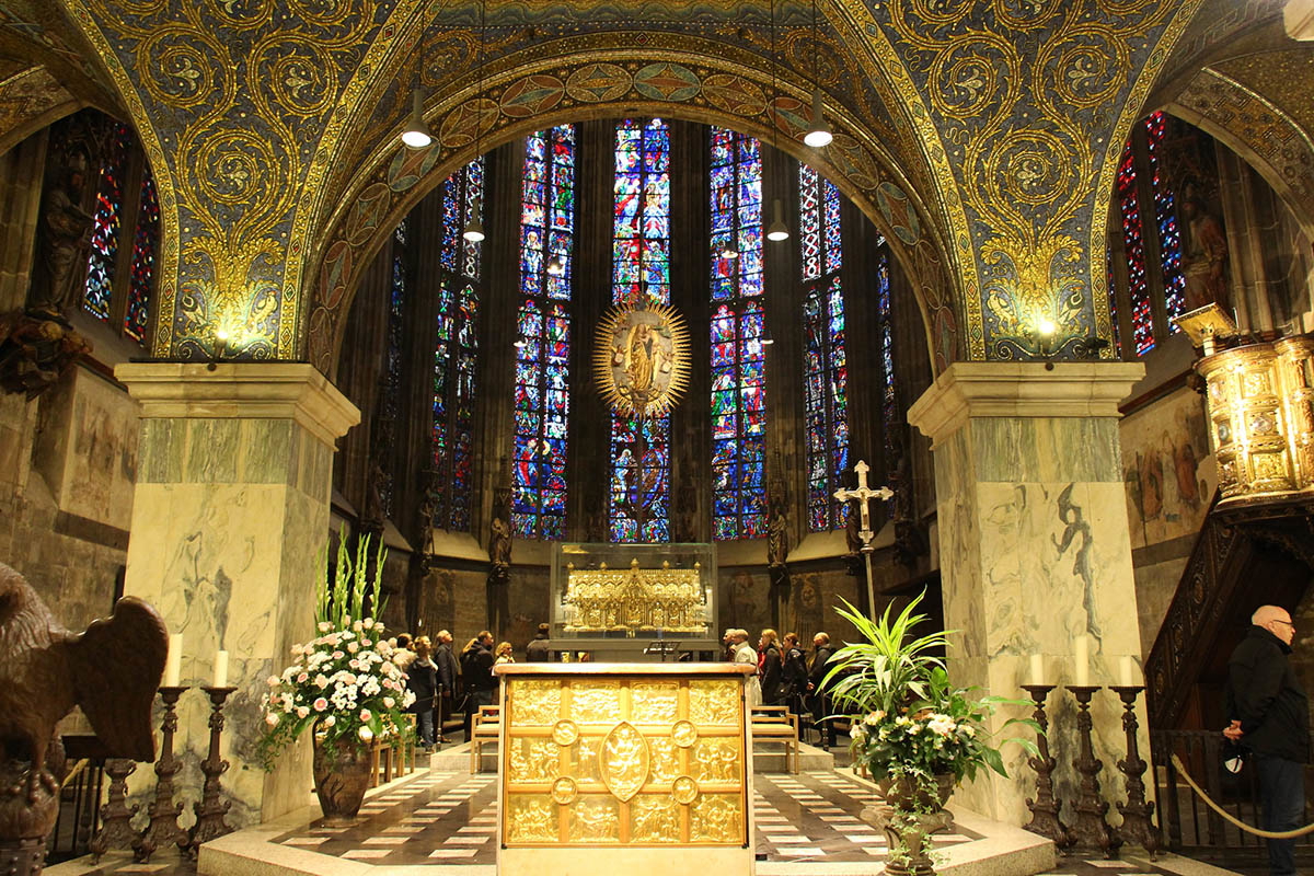 later gothic chapel aachen charlemagne