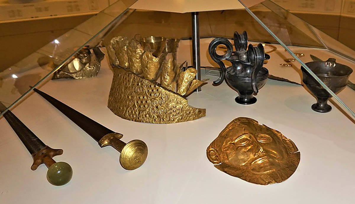 precious artefacts grave circle a mycenaeans