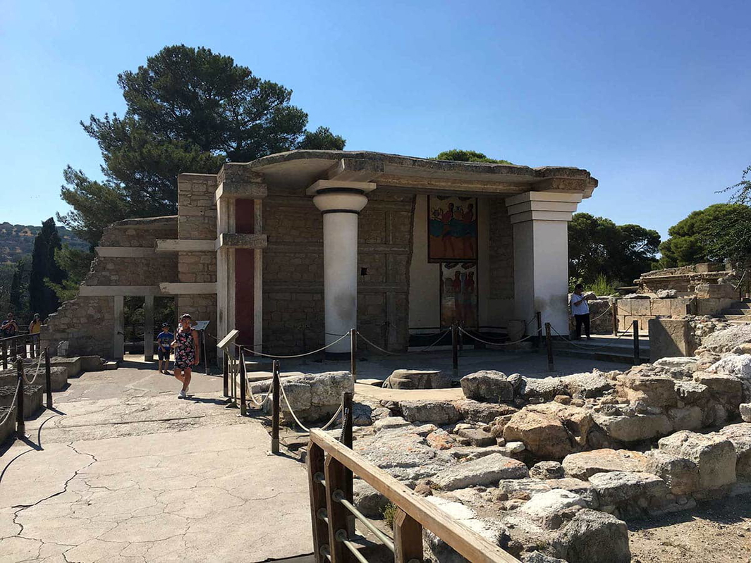 propylaeum knossos minoan crete reconstruction mycenaeans
