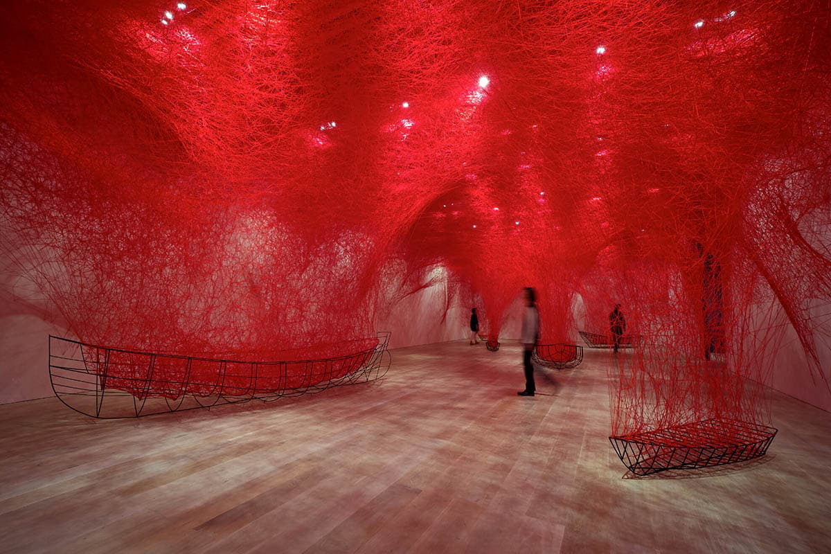 chiharu shiota red thread textile art
