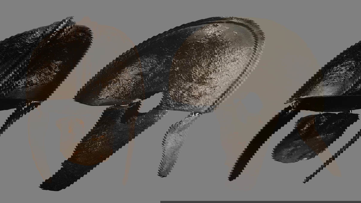 intercisa roman helmet front side top II