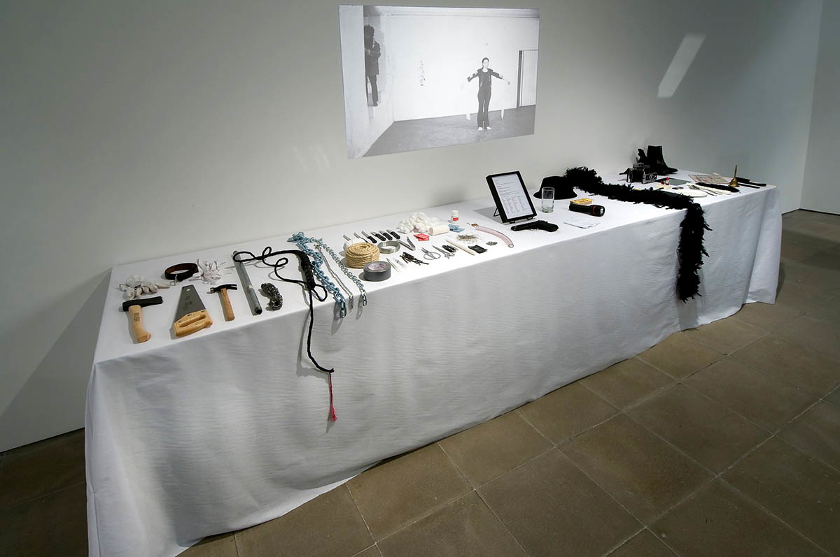 marina abramovic rhythm 0 objects on table