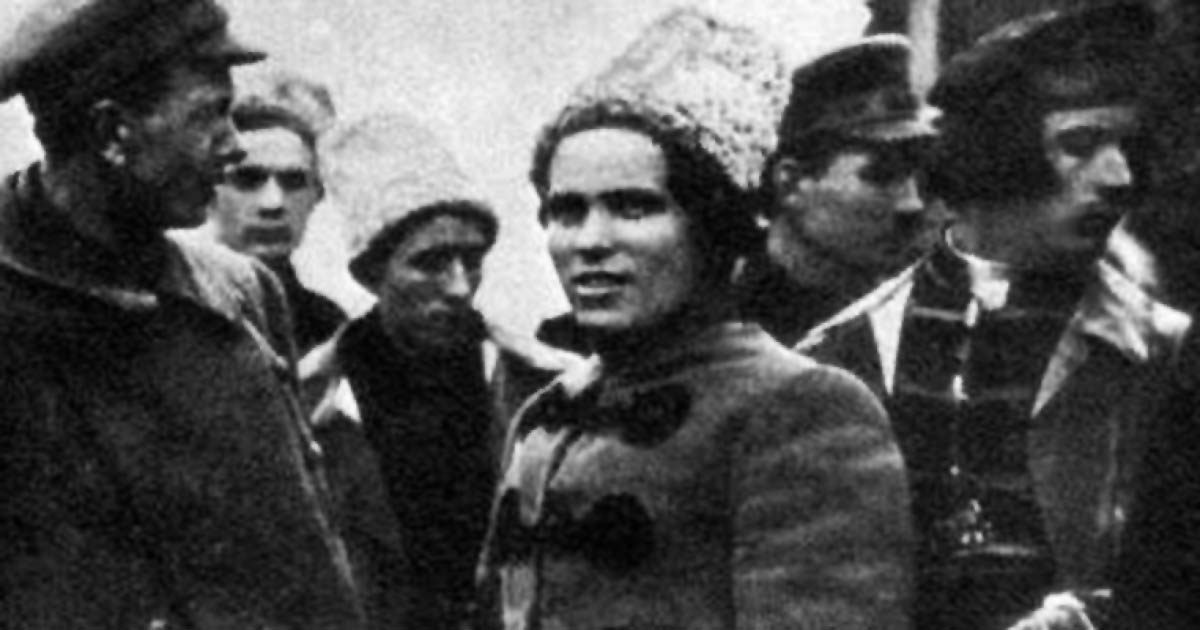 nestor makhno amongst his men 1919