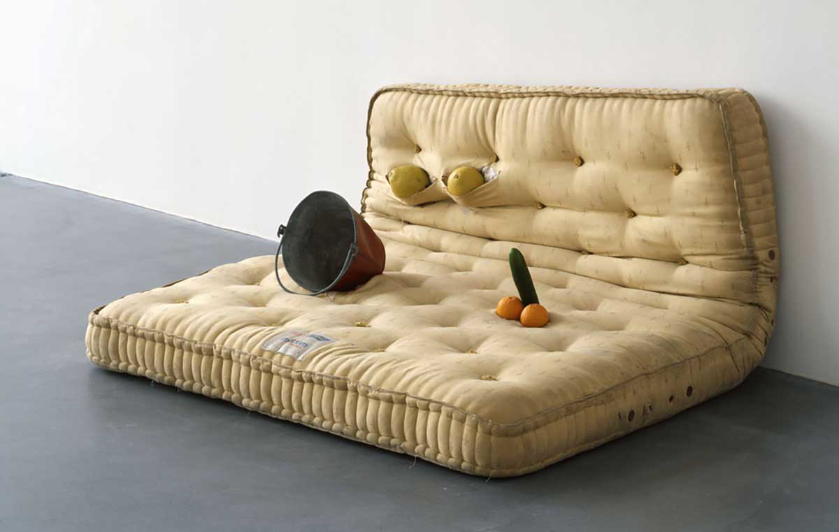 sarah lucas au naturel sculpture installation