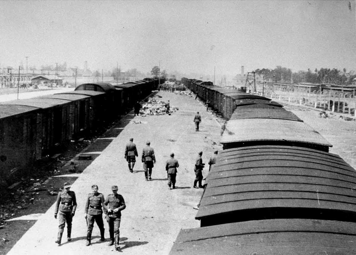 arrival ramp auschwitz birkenau nazi camp