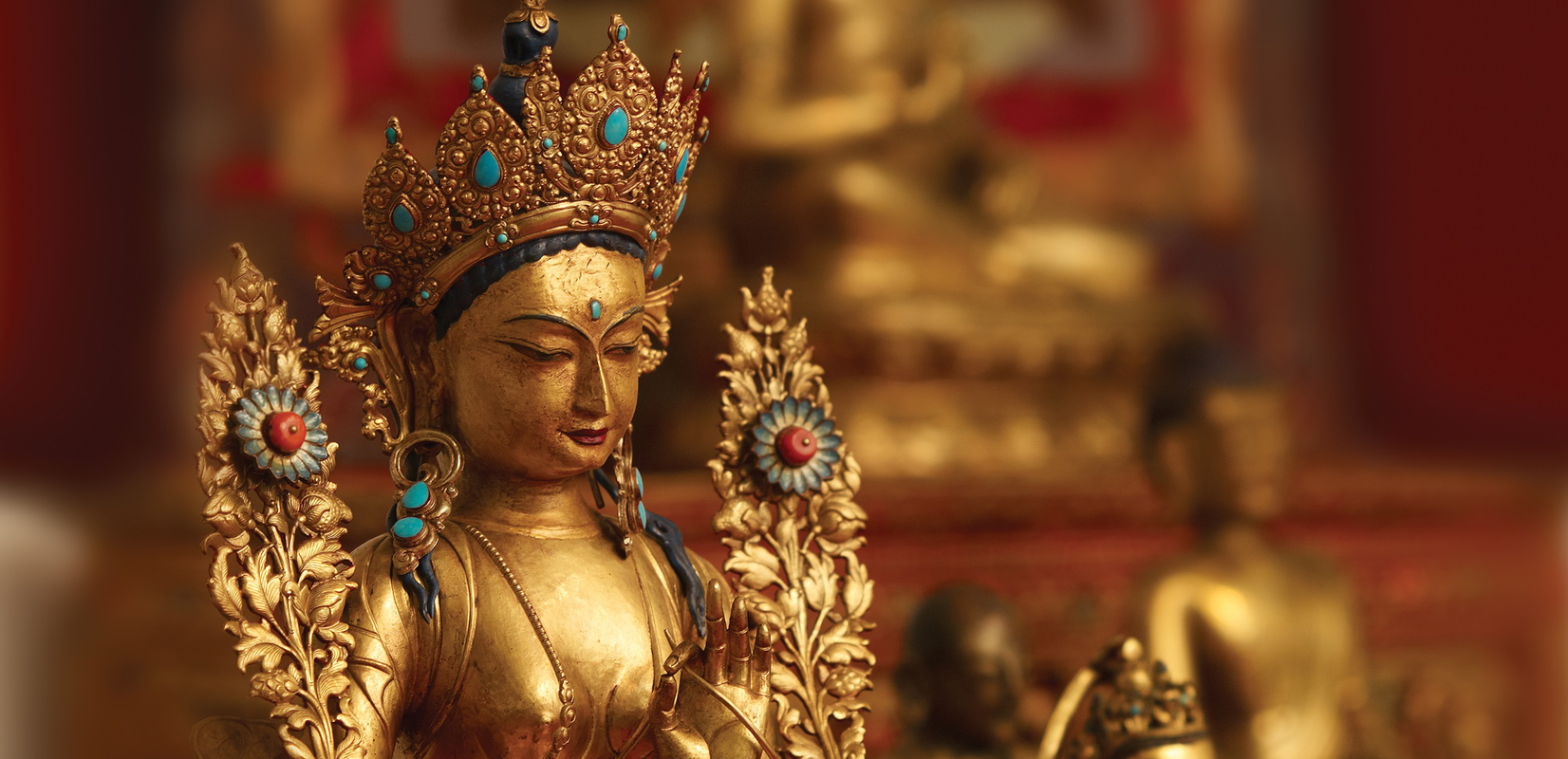 golden buddha statue