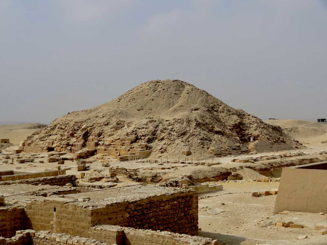 pyramid unas saqqara desert mound