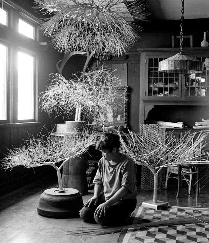 ruth asawa sitting tied wire sculpture