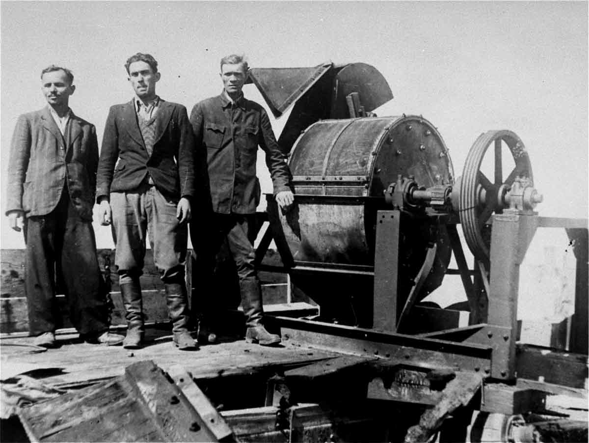 sonderkommando unit bone crushing machine janowska