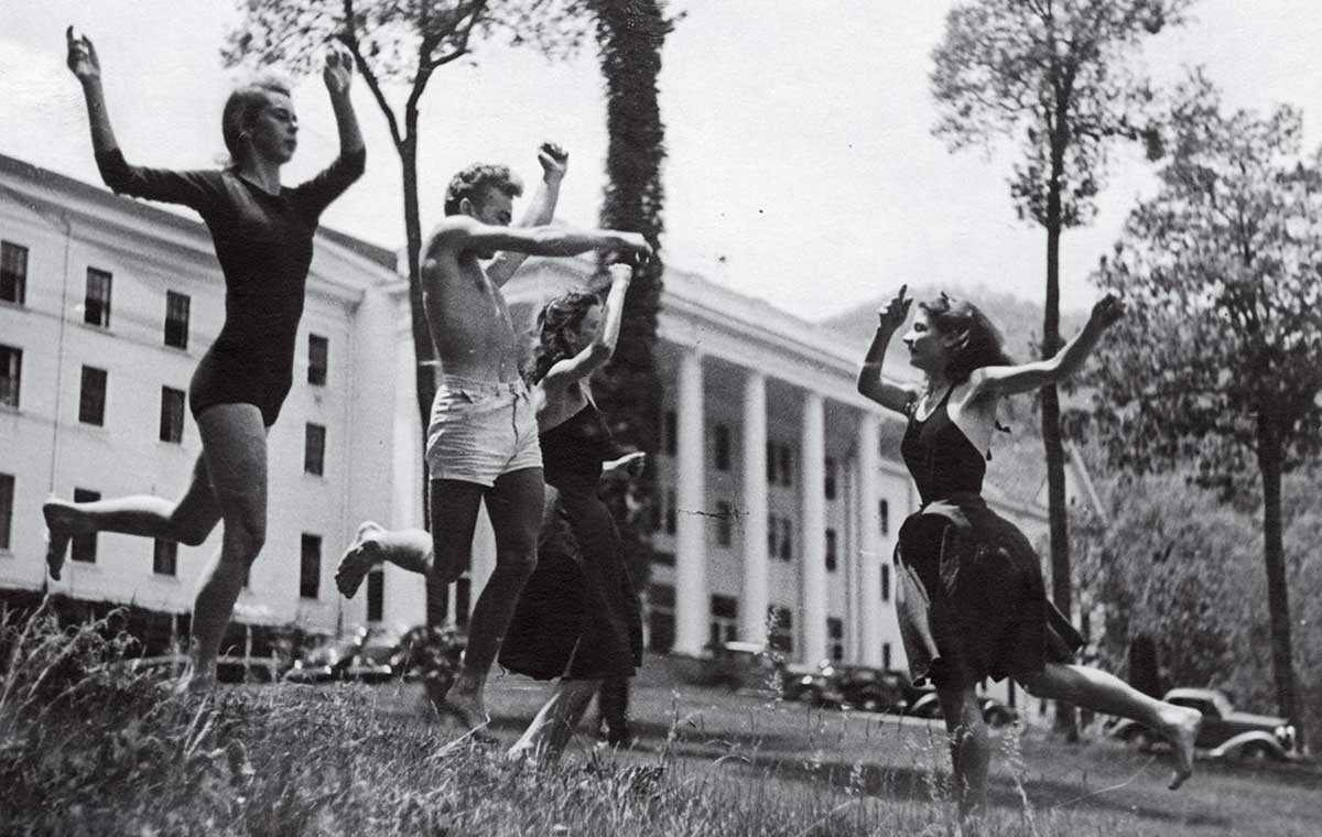 students at black mountain dance merce cunningham