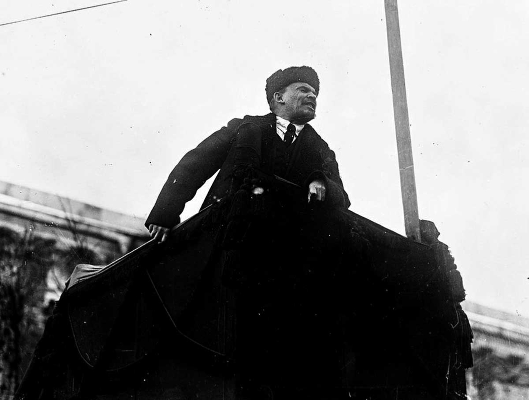vladimir lenin podium