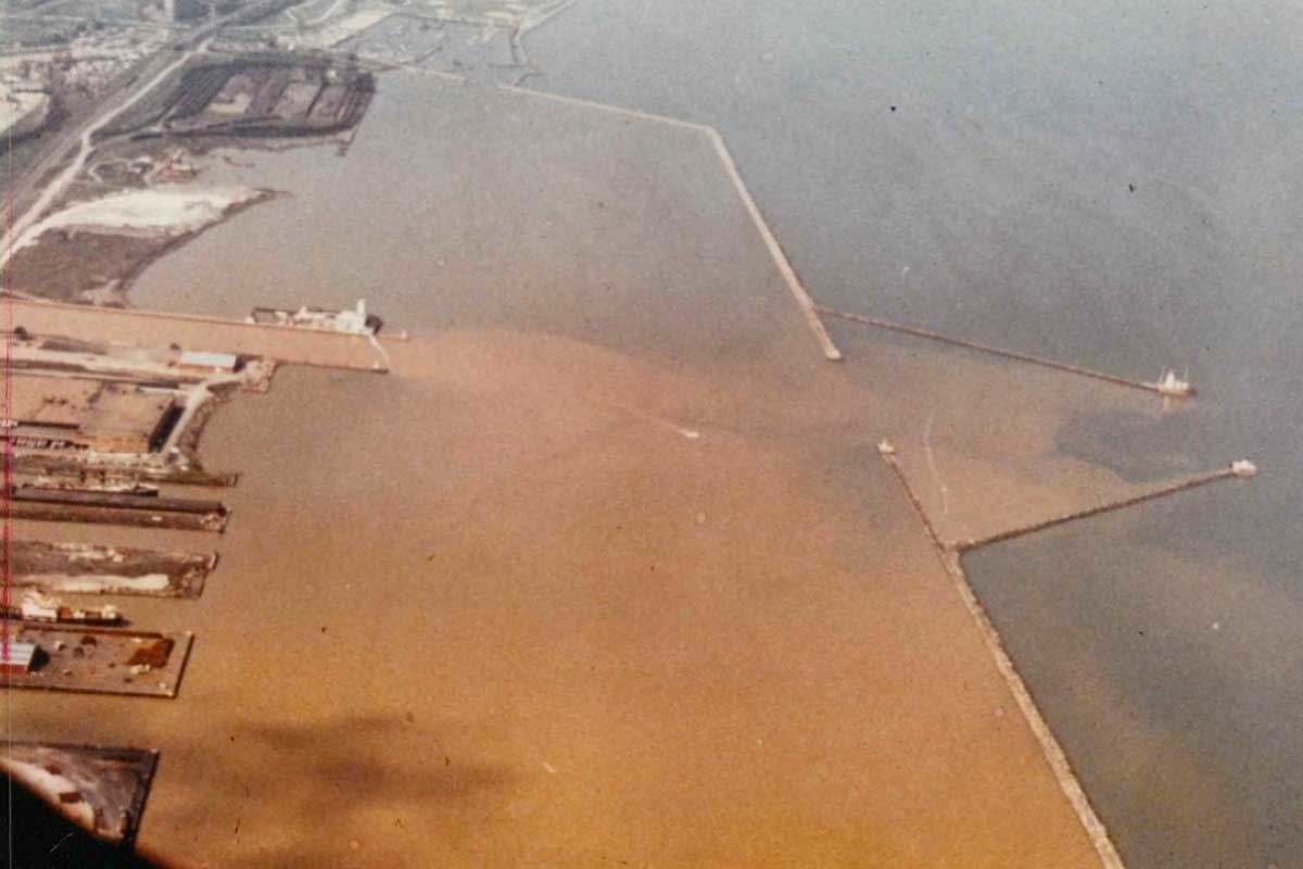 cuyahoga river lake erie water pollution industrialization