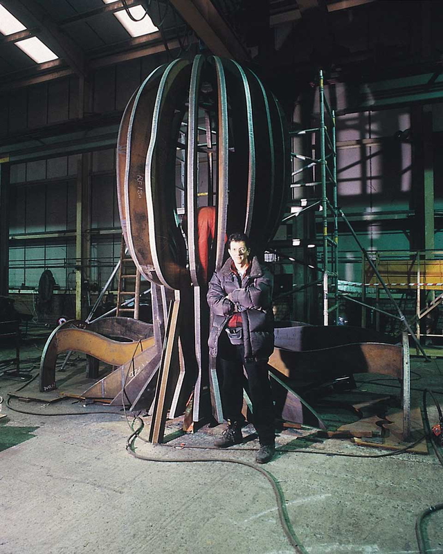 antony gormley with angel head
