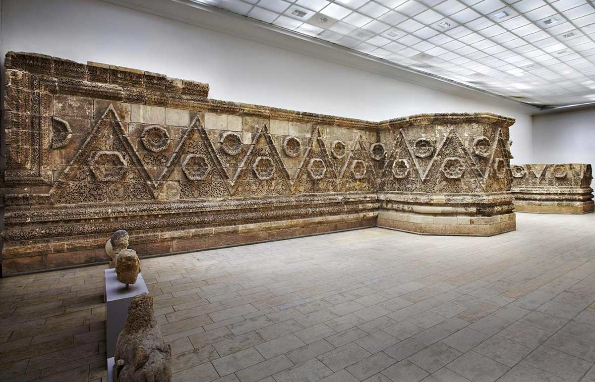 islamic art caliphs palace mschatta amman