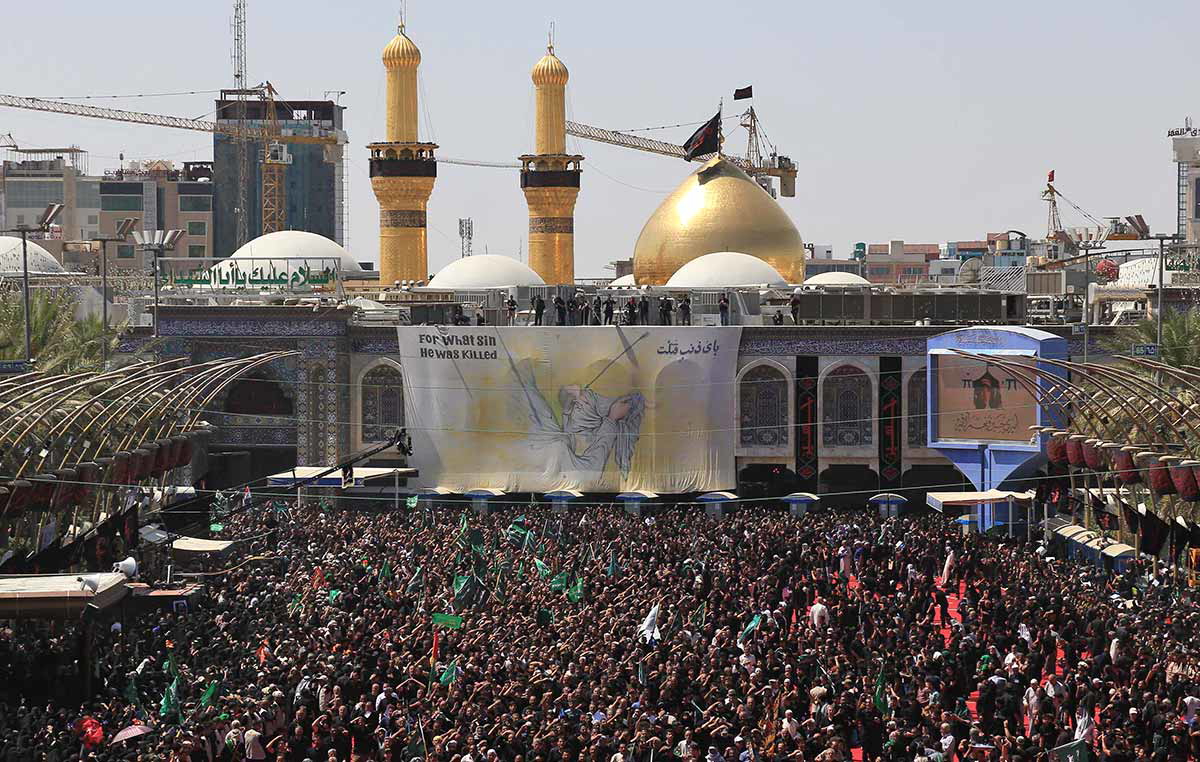 shia muslims mourning procession muharran ashura karbala