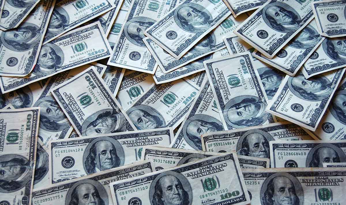 Cash 100 Dollar Bills