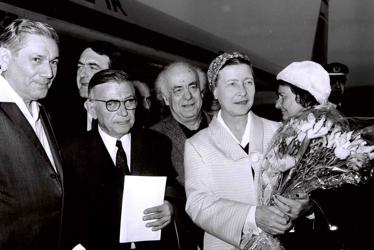 Sartre Beauvoir welcomed by Shlonsky Goldberg