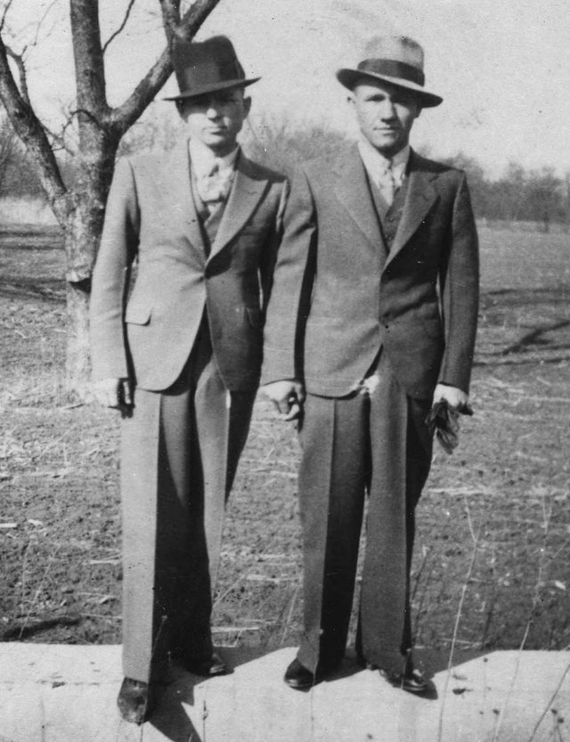 Bonnie And Clyde The Romanticized Outlaws Of The Great Depression Bonnie And Clyde The Romanticized Outlaws Of The Great Depression