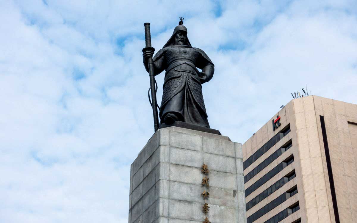 statue admiral yi sun sin seoul