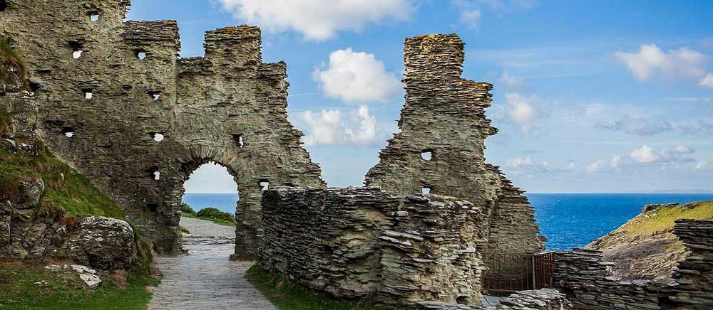 tintagel courtyard gate