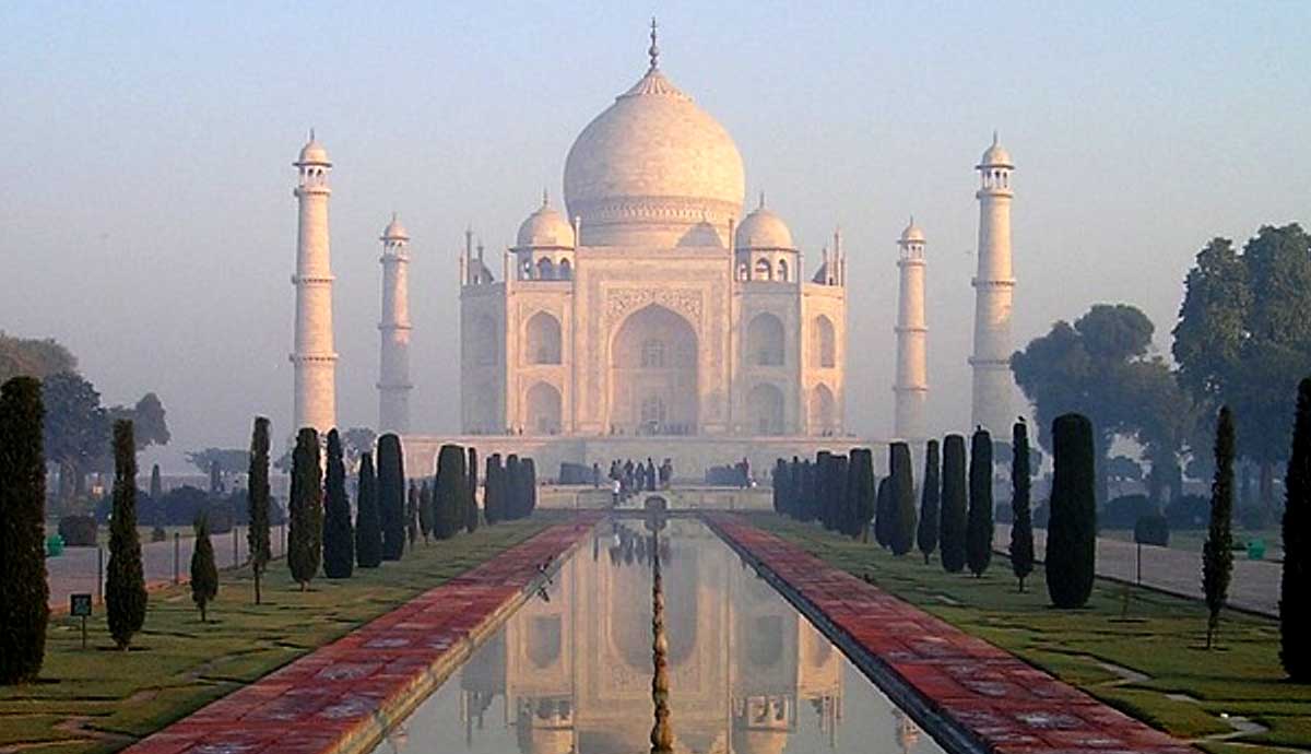 why is the taj mahal a world wonder