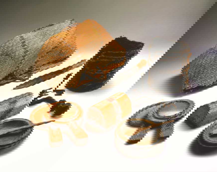 womens effects cave of letters