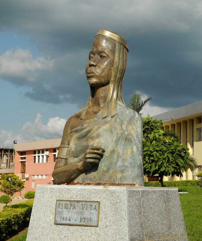 beatriz kimpa vita statue
