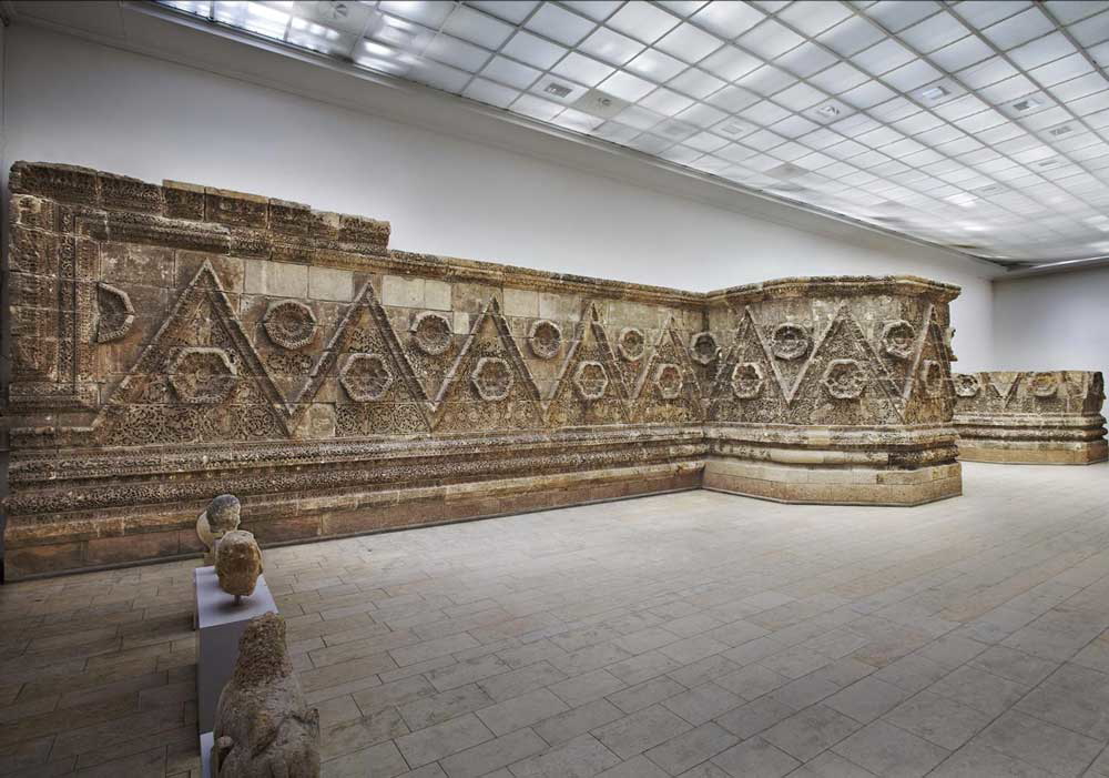 islamic architecture caliphs palace mschatta amman