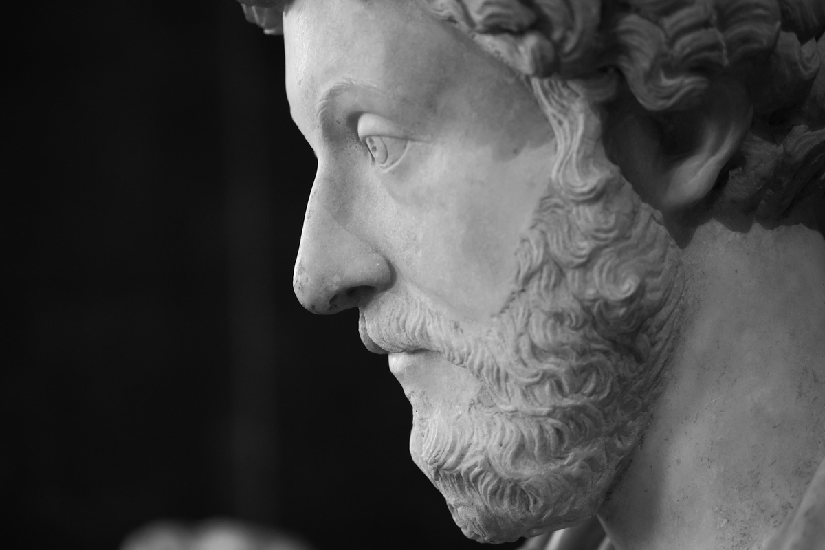 marucs aurelius statue