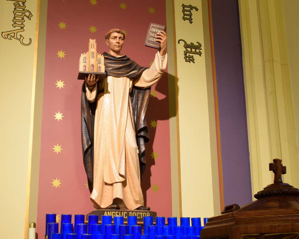 thomas aquinas statue