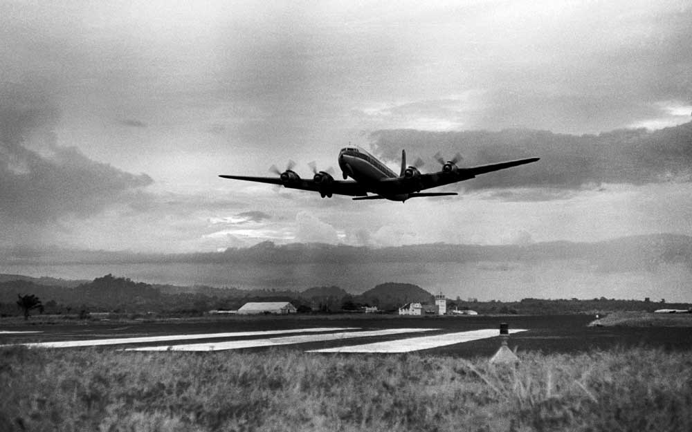 biafran airlift plane uli airport