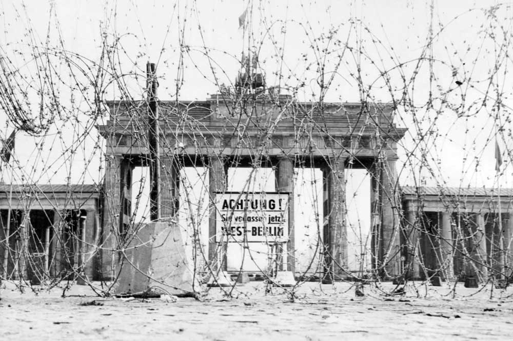 brandenburg gate cold war iron curtain