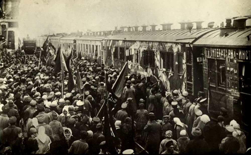 october revolution propaganda photo